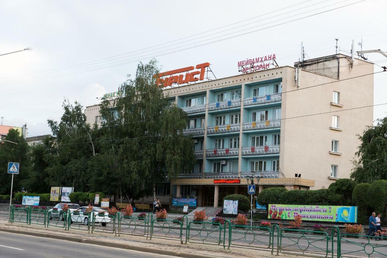 Tourist Hotel Ustʼ-Kamenogorsk 外观 照片